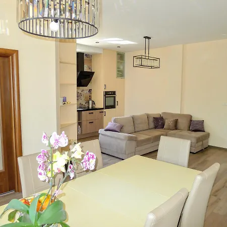 Sea Garden Lux Apartment